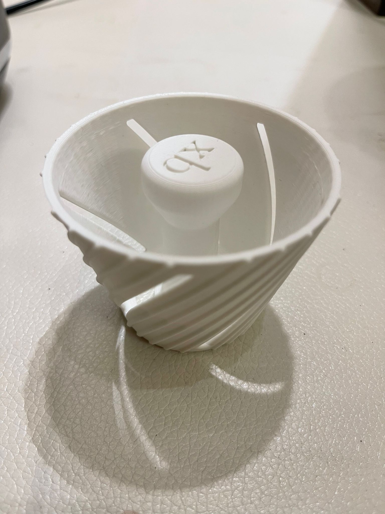 نوقوشيتور اكس بلوم ستيديو ابيض